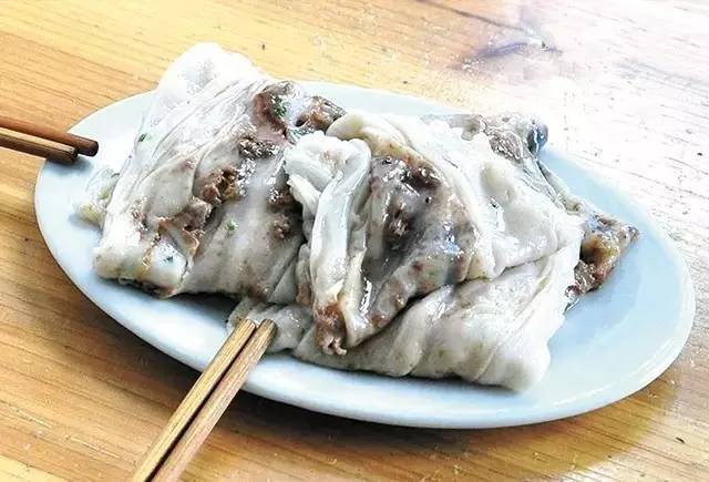 源于柘荣的油卷面，基本只能在柘荣看到!主要材料为大米，有带肉和无肉之分，口味有辣与不辣之别。一般没有固定的贩卖点，商家仅仅靠一根扁担，两个竹篮，走街串巷的叫卖着。